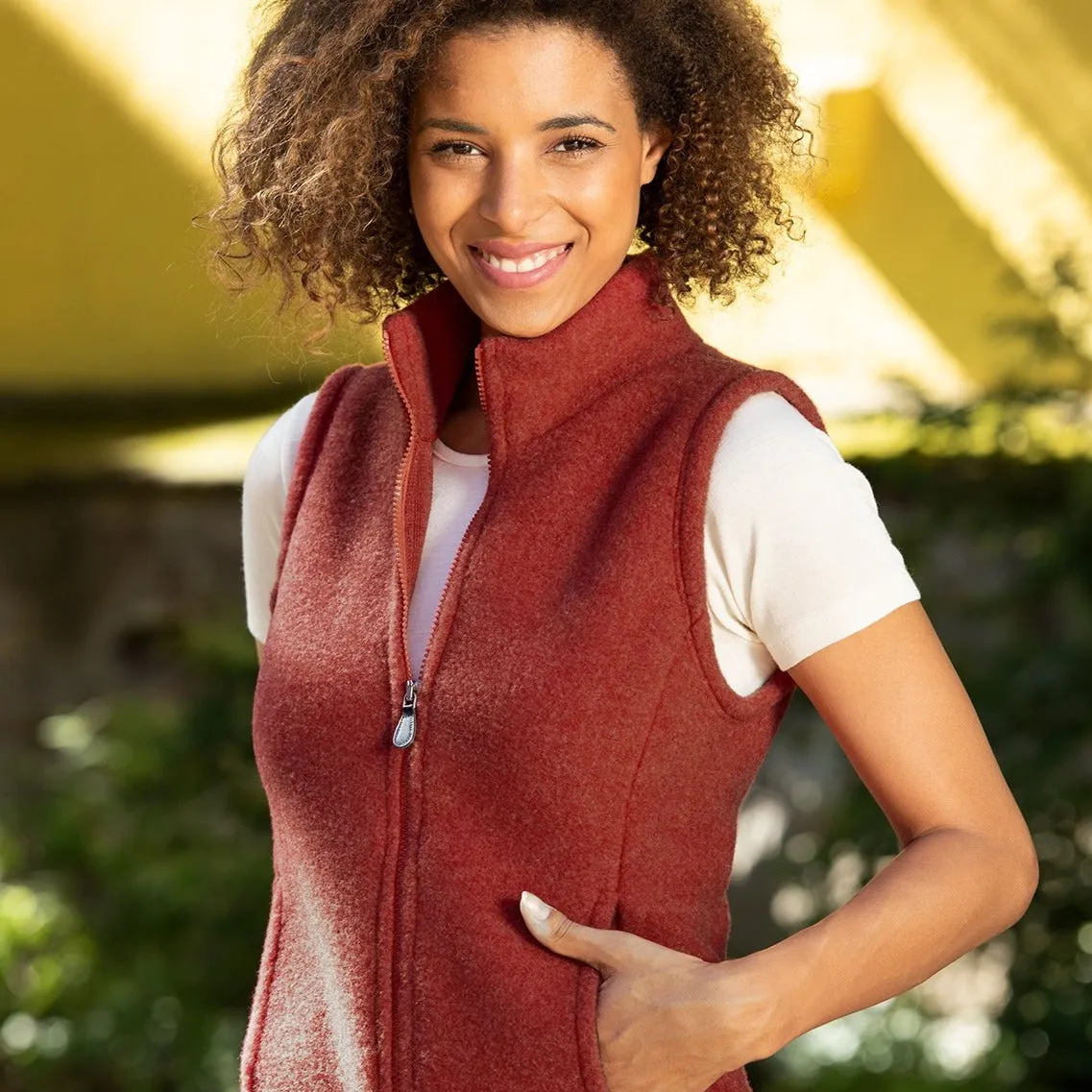 Engel Women Fitted Vest, Merino Wool Fleece